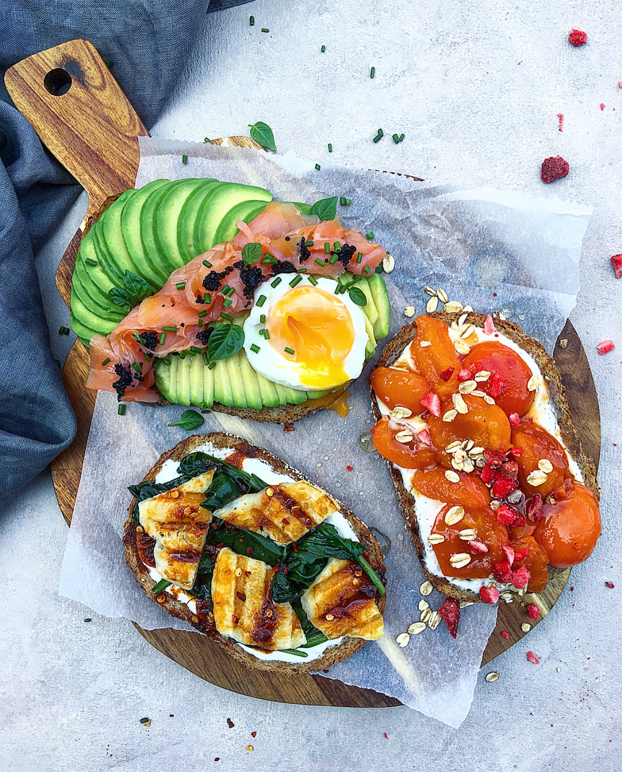 Fruit toasts are full of fiber and perfect at breakfast or on the go. Try it out!