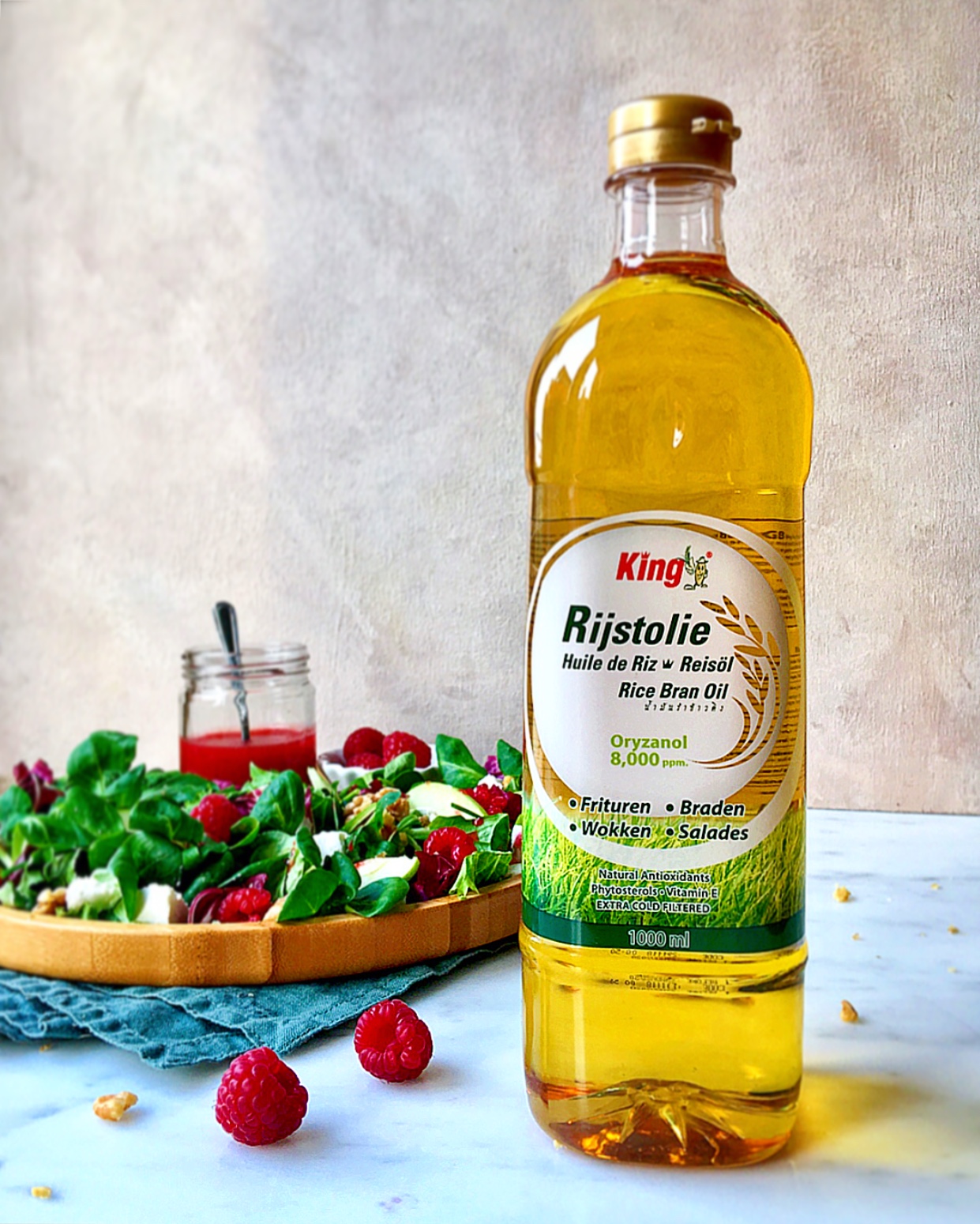 The rice oil I used was from King Rijstolie and works perfect in a fruity dressing.