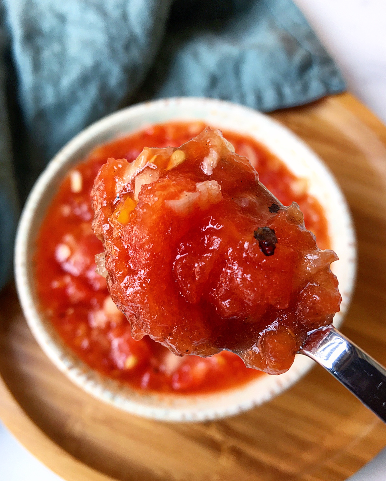 Roasting the tomatoes over fire is essential to get that smoky flavour!