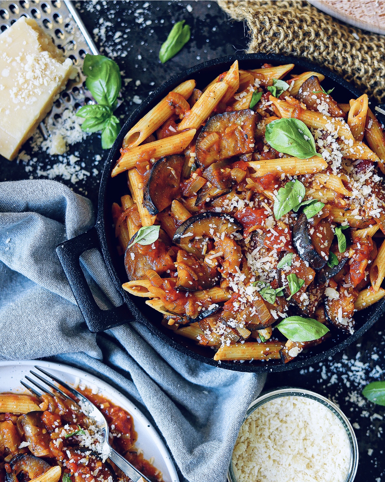 Pasta alla Norma, an easy meat-free pasta dish packed with flavours!