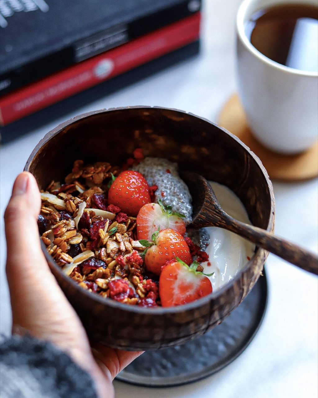 Have you ever made Granola in a few minutes? Well, now is the time!