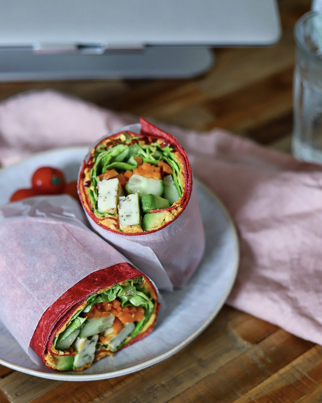 Spice up your (stay at home) lunch with these delicious and colorful wraps!