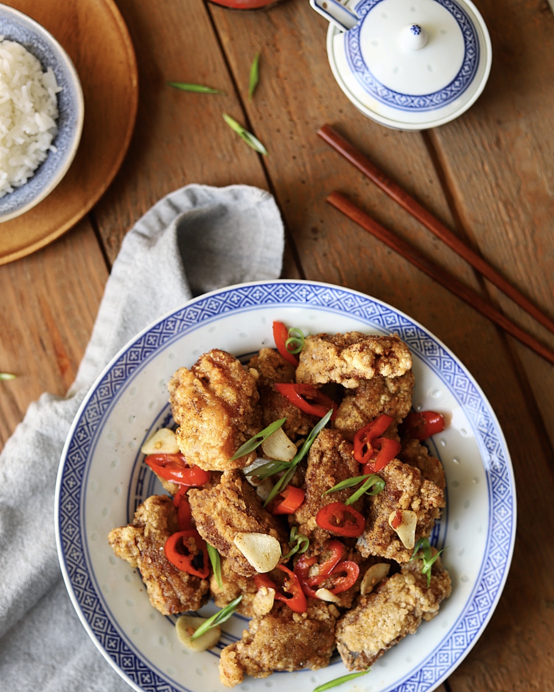 I like to eat these lamb ribs on its own but it's also yum with white/fried rice or even a nasi :D