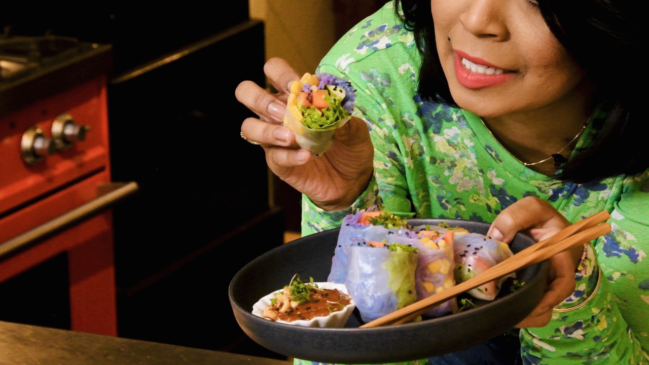 You can make these beautiful Rainbow Rolls too!