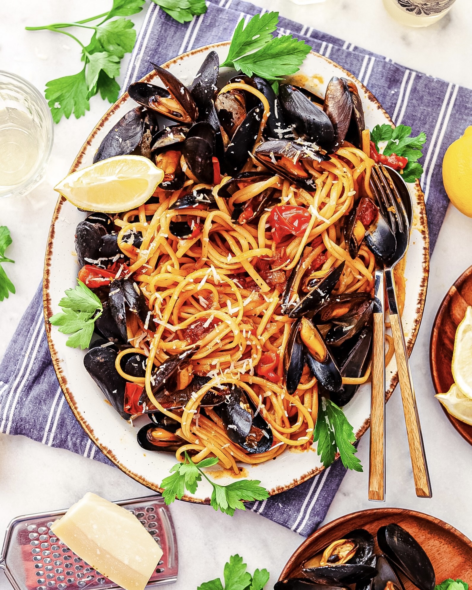 Delicious Mussels with a kick from the Korean chili paste: Gochujang!