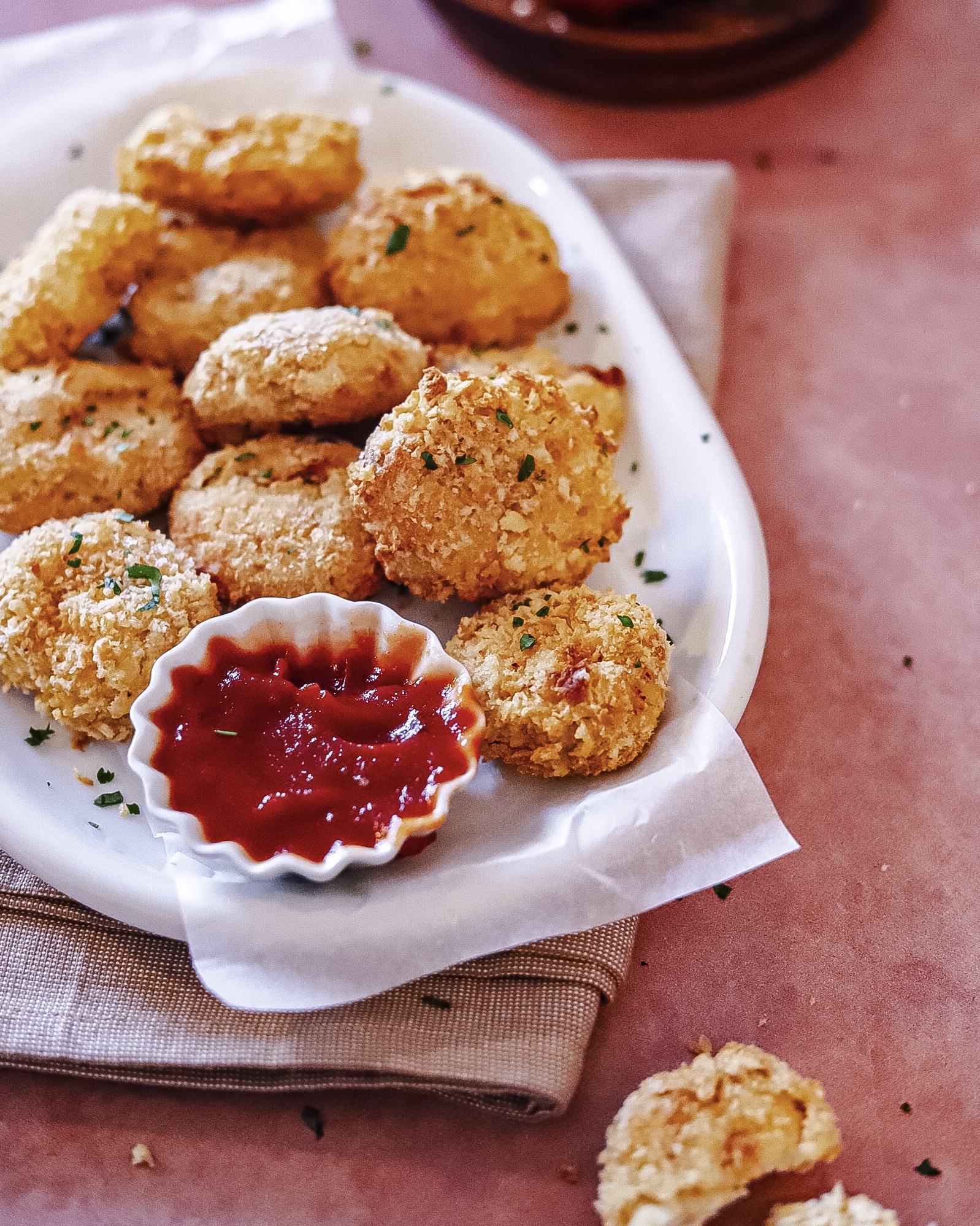 These crunchy baked Chicken Nuggets will please any crowd! Even those fussy eaters ;-)